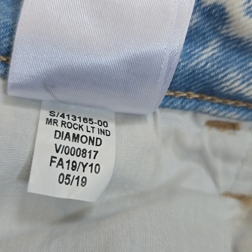 Old navy Acid Wash Jeans, size 4, ankle length, NWT - Picture 8 of 16